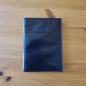 M0851 passport holder